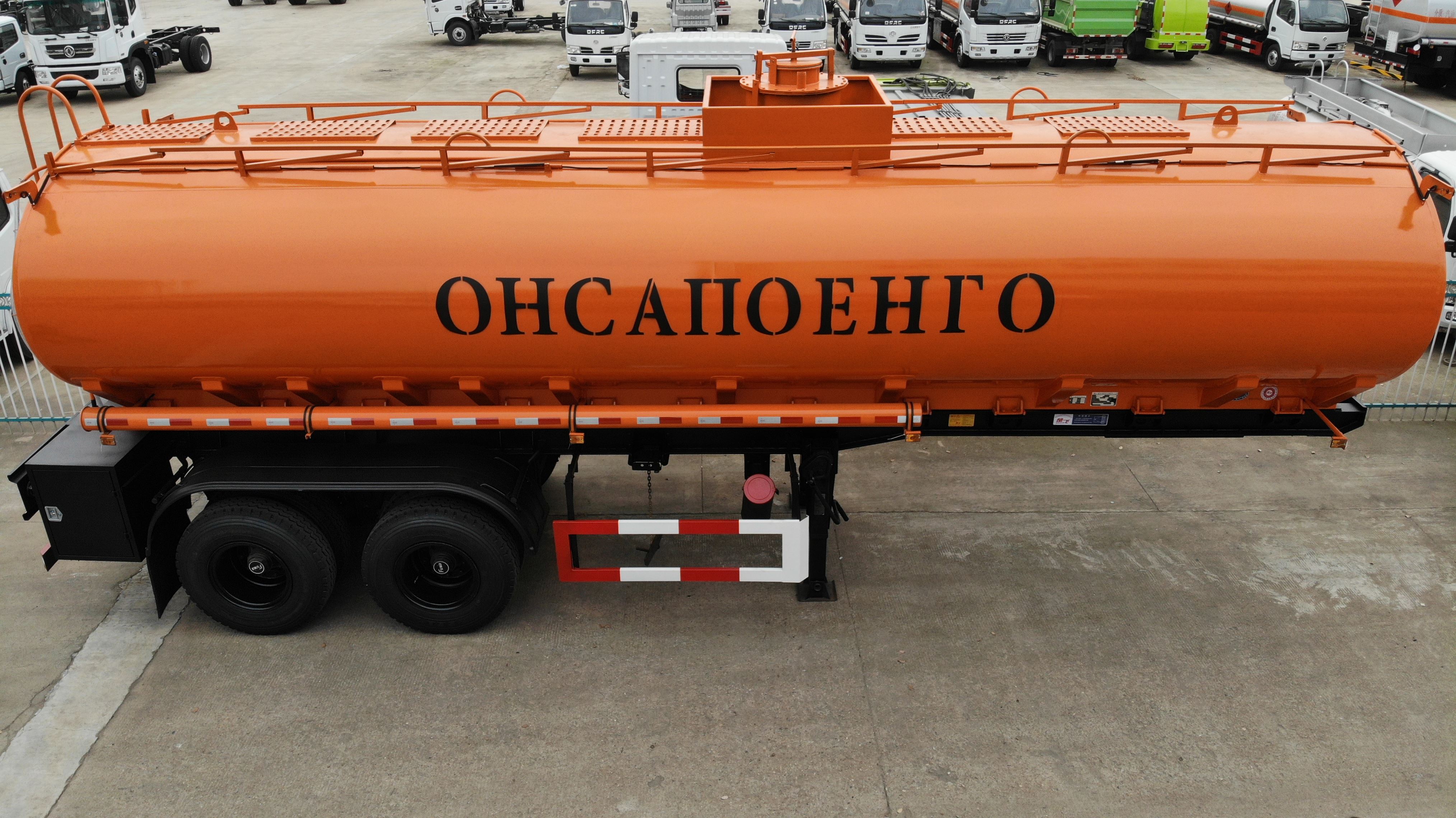 10臺(tái)外貿(mào)出口運(yùn)油半掛車，10臺(tái)?；饭捃嚢l(fā)車交付客戶